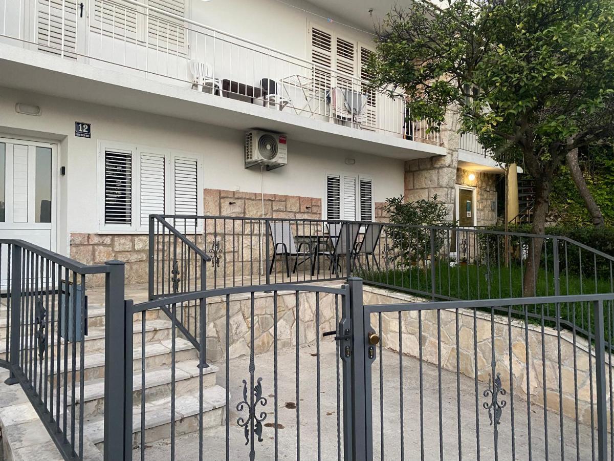 Apartament Napjacu With Own Parking And Garden Herceg Novi Zewnętrze zdjęcie